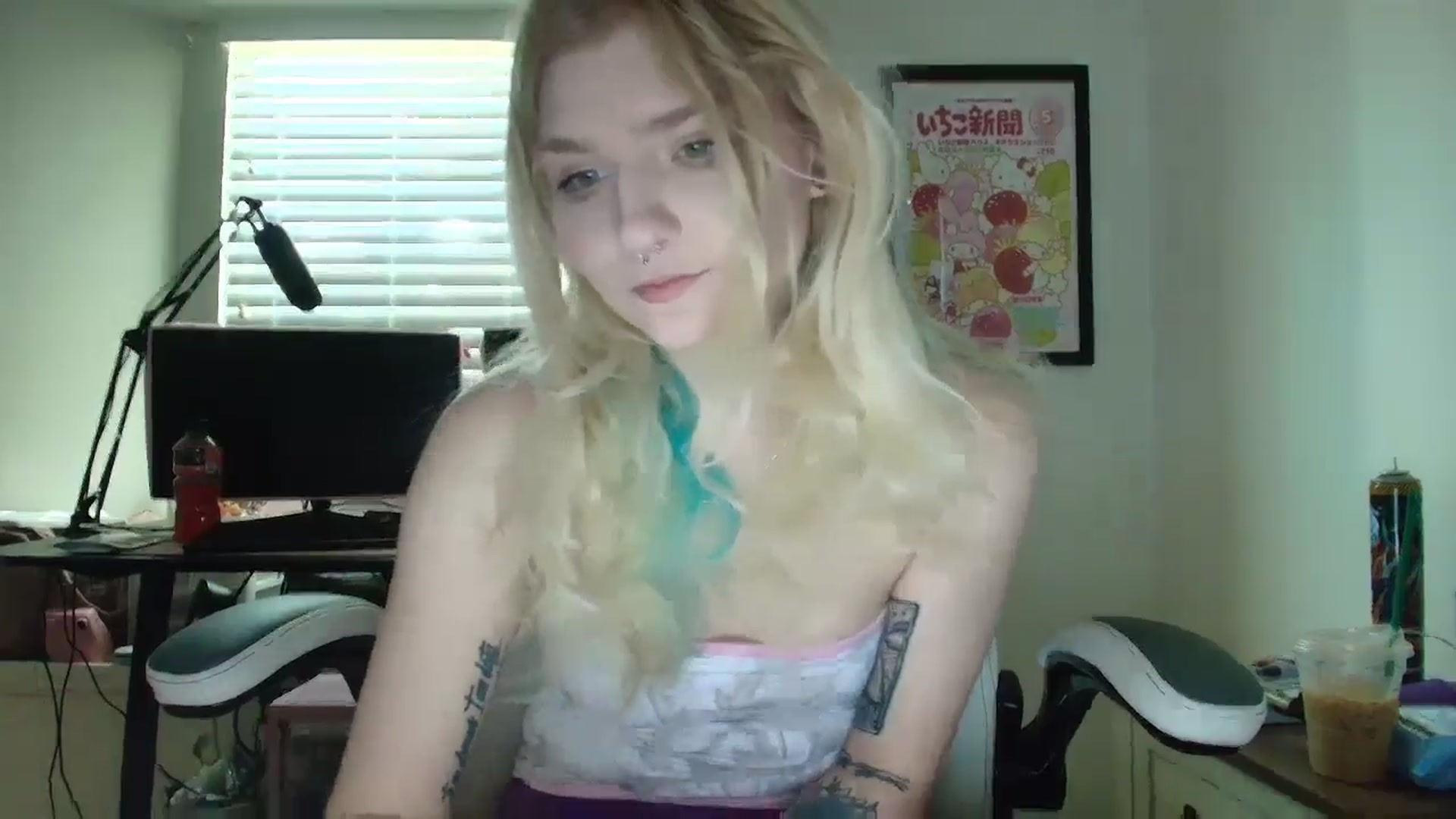 Gallery image thumbnail from DuckChan0's myfreecams stream on, 06/03/2025, 12:32 image 15 of 20