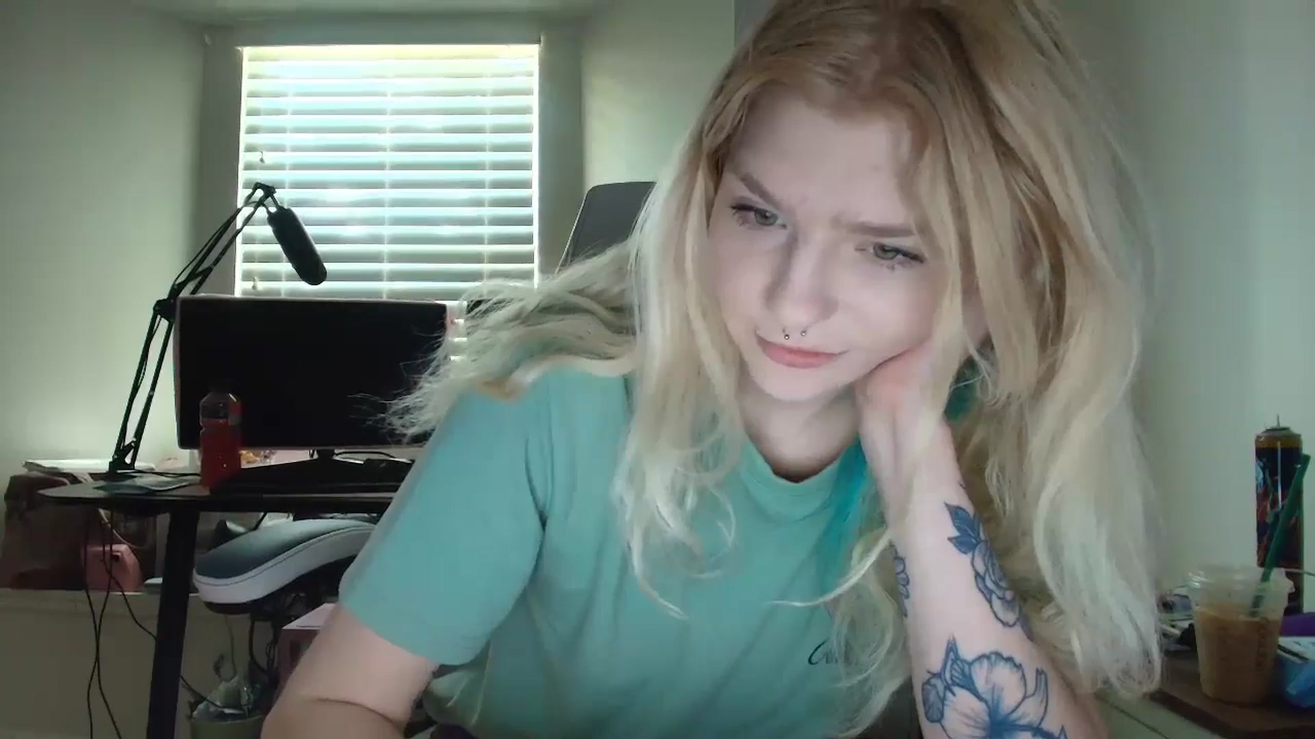Gallery image thumbnail from DuckChan0's myfreecams stream on, 06/03/2025, 12:32 image 11 of 20