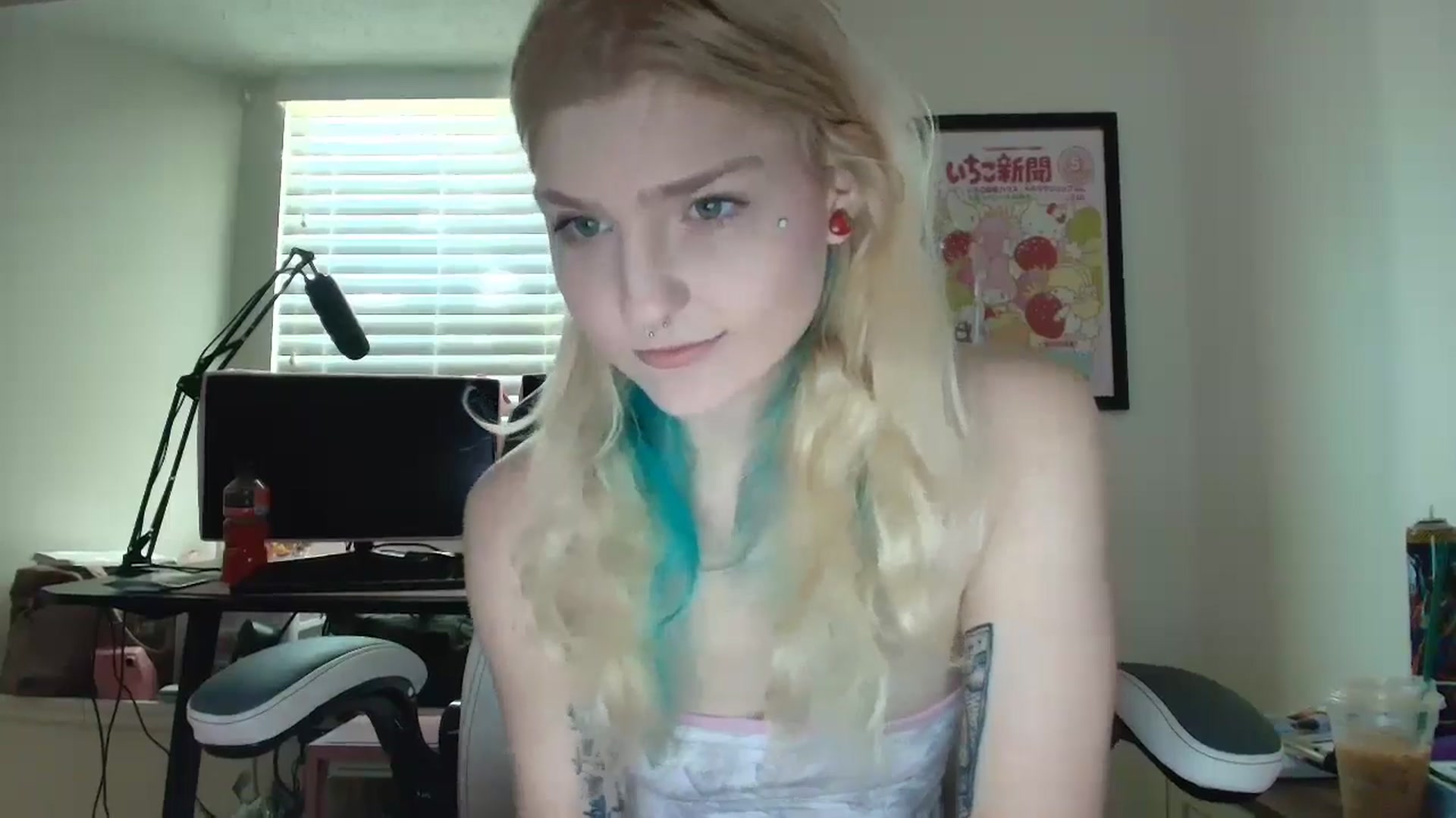 Gallery image thumbnail from DuckChan0's myfreecams stream on, 06/03/2025, 12:32 image 16 of 20