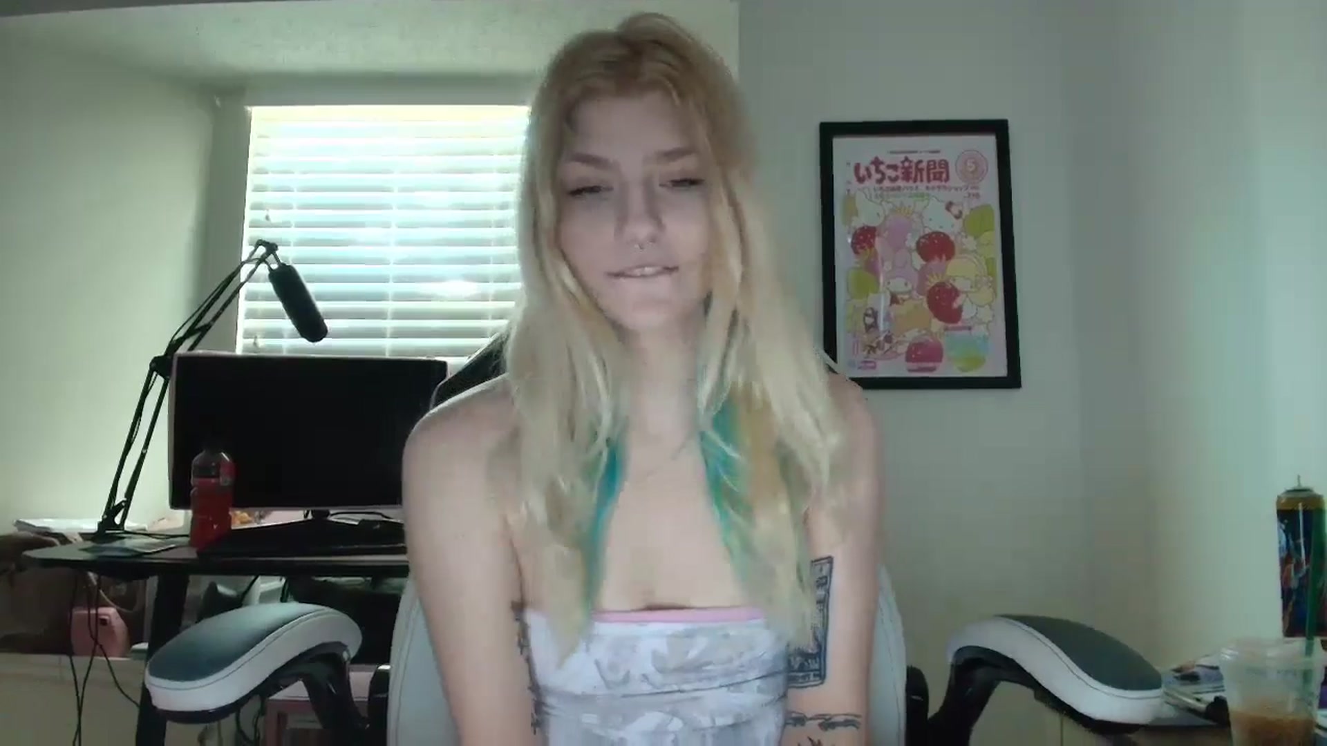 Gallery image thumbnail from DuckChan0's myfreecams stream on, 06/03/2025, 12:32 image 20 of 20
