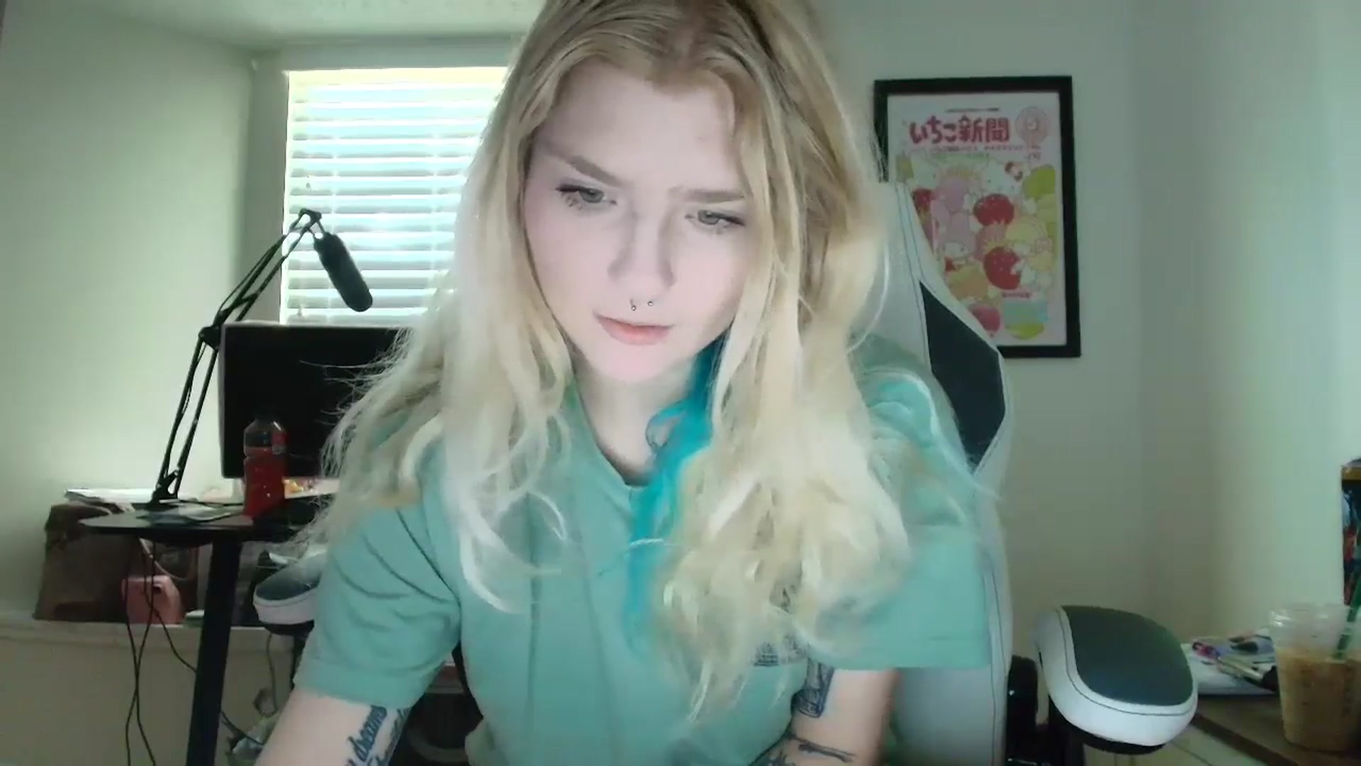 Gallery image thumbnail from DuckChan0's myfreecams stream on, 06/03/2025, 12:32 image 12 of 20