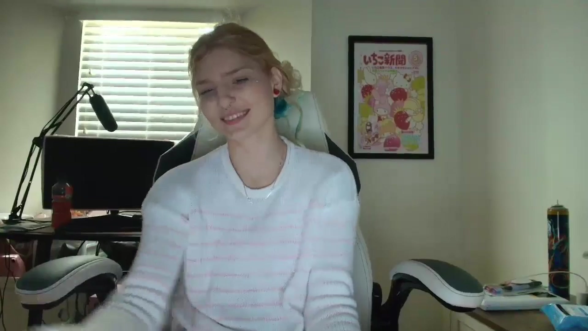 Gallery image thumbnail from DuckChan0's myfreecams stream on, 06/03/2025, 14:21 image 18 of 20