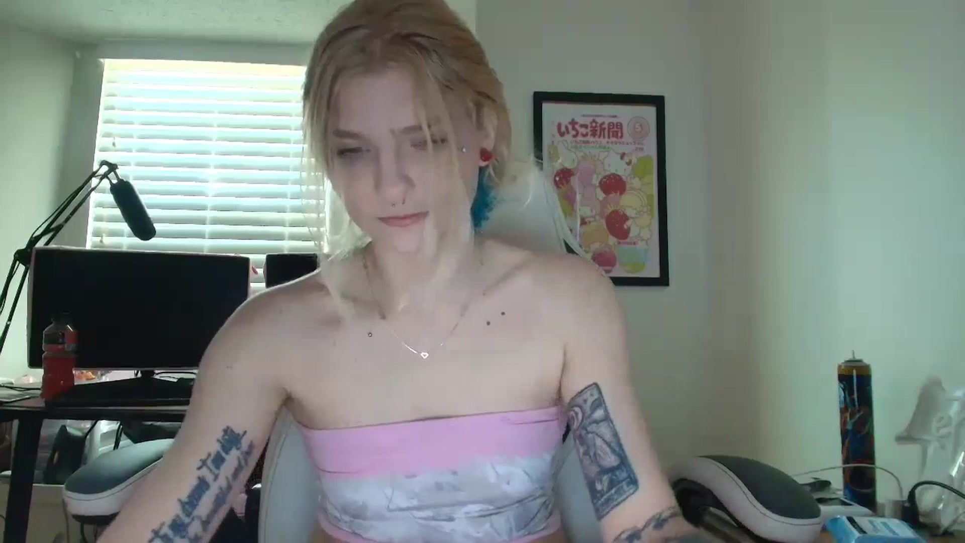 Gallery image thumbnail from DuckChan0's myfreecams stream on, 06/03/2025, 14:21 image 9 of 20