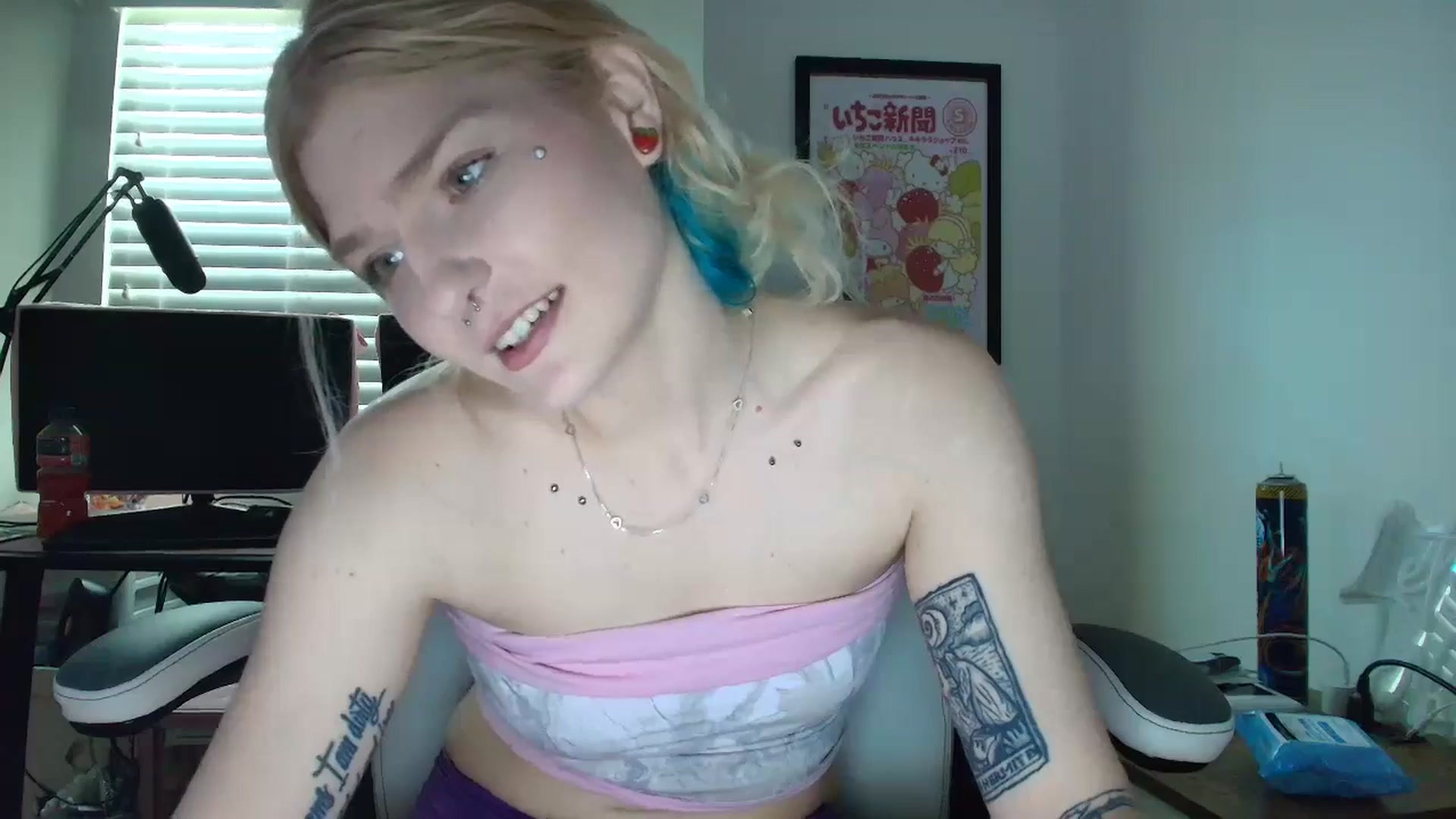 Gallery image thumbnail from DuckChan0's myfreecams stream on, 06/03/2025, 14:21 image 12 of 20