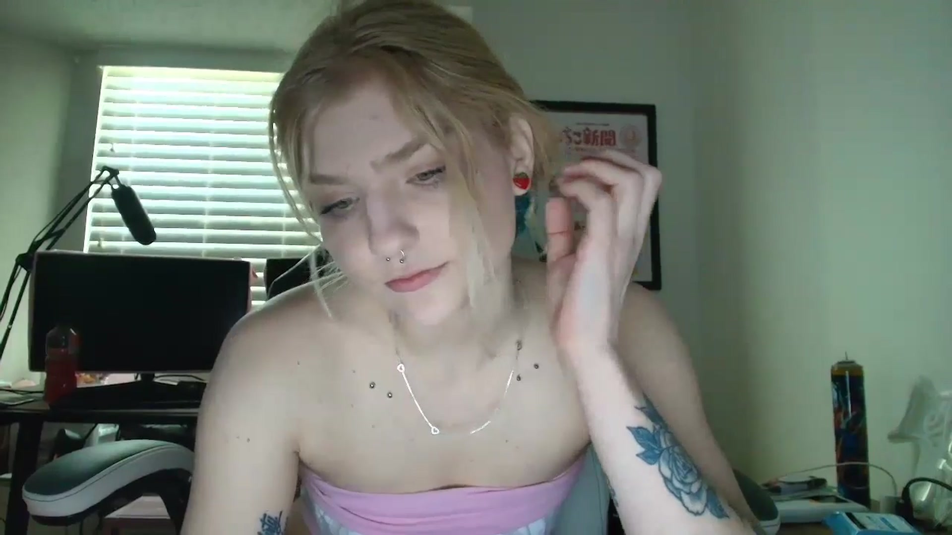 Gallery image thumbnail from DuckChan0's myfreecams stream on, 06/03/2025, 14:21 image 20 of 20