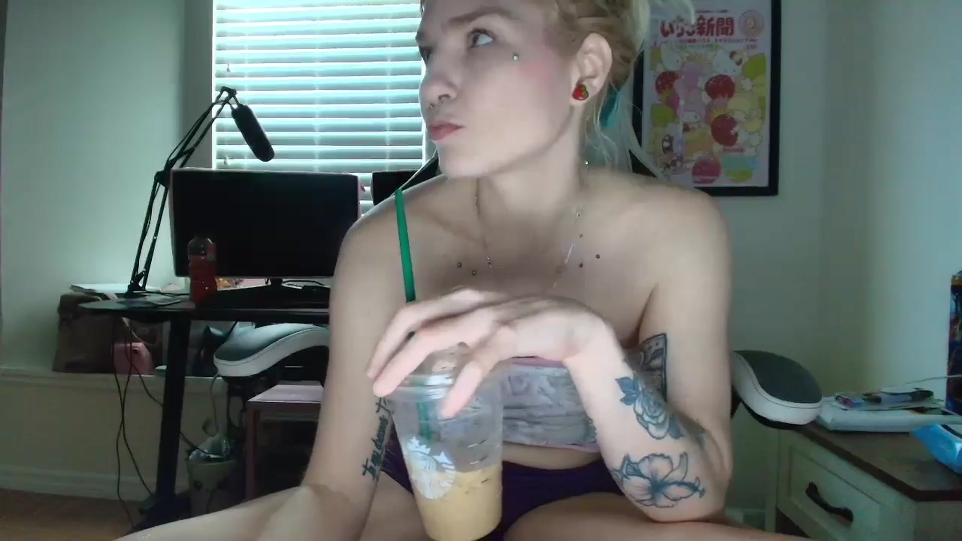 Gallery image thumbnail from DuckChan0's myfreecams stream on, 06/03/2025, 14:21 image 2 of 20