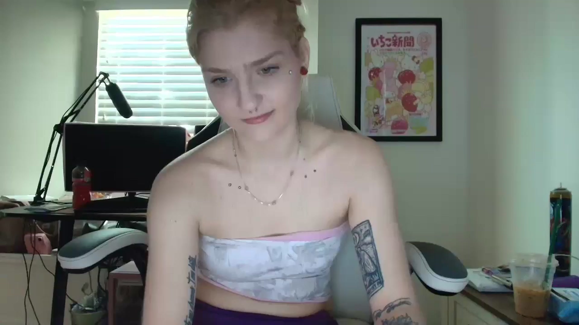 Gallery image thumbnail from DuckChan0's myfreecams stream on, 06/03/2025, 14:21 image 1 of 20