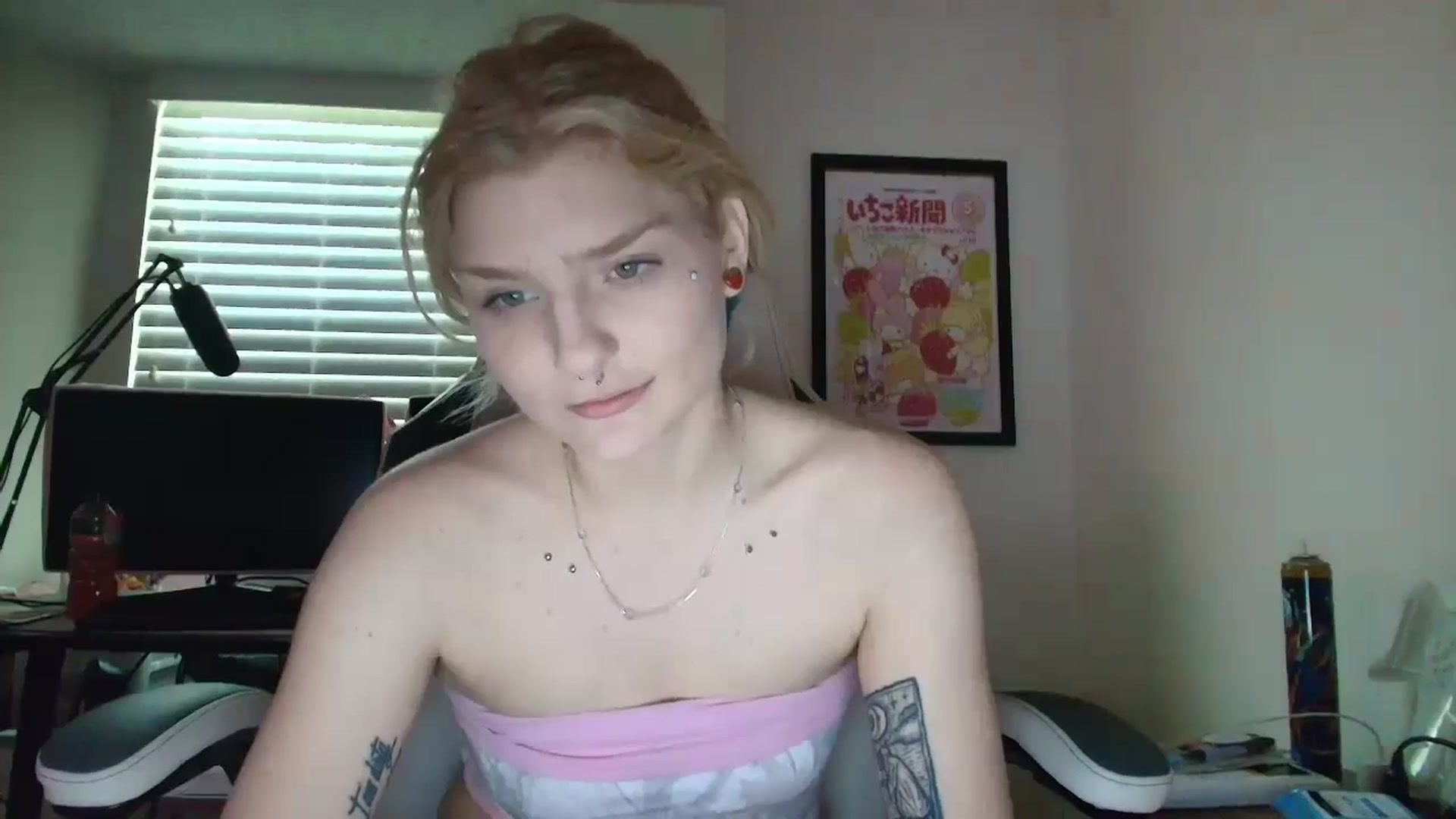 Gallery image thumbnail from DuckChan0's myfreecams stream on, 06/03/2025, 14:21 image 19 of 20