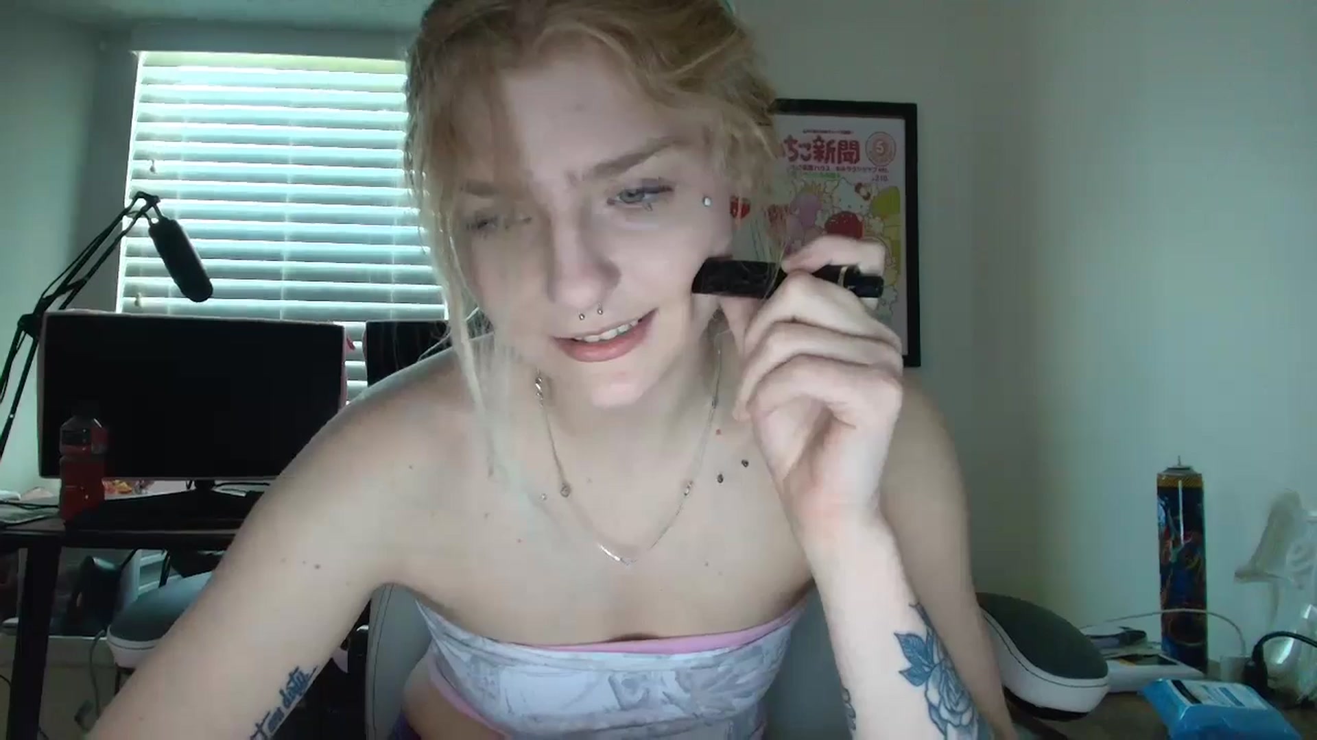 Gallery image thumbnail from DuckChan0's myfreecams stream on, 06/03/2025, 14:21 image 6 of 20