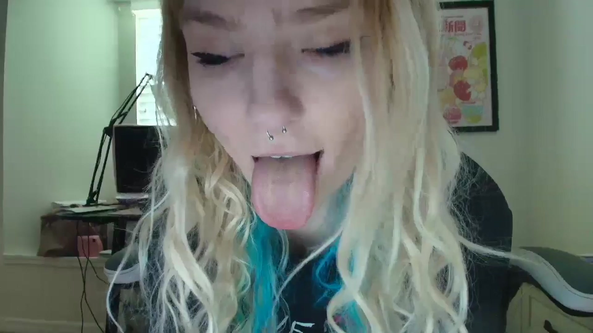 Gallery image thumbnail from DuckChan0's myfreecams stream on, 06/04/2025, 14:43 image 6 of 20