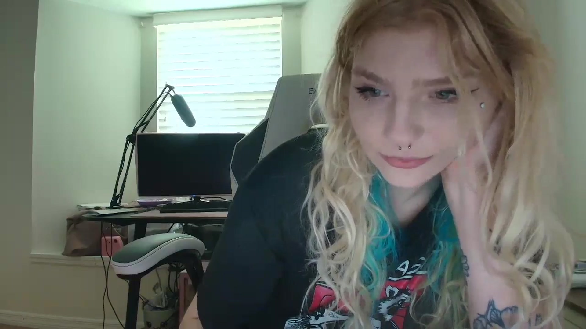 Gallery image thumbnail from DuckChan0's myfreecams stream on, 06/04/2025, 14:43 image 9 of 20