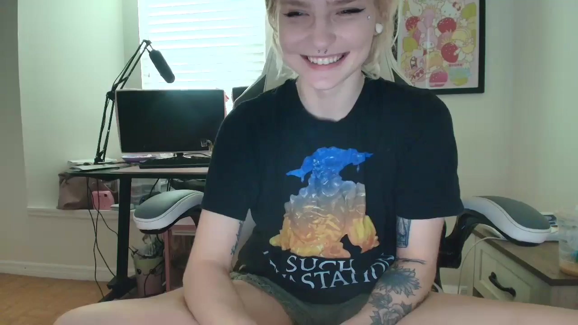 Gallery image thumbnail from DuckChan0's myfreecams stream on, 06/04/2025, 14:43 image 19 of 20
