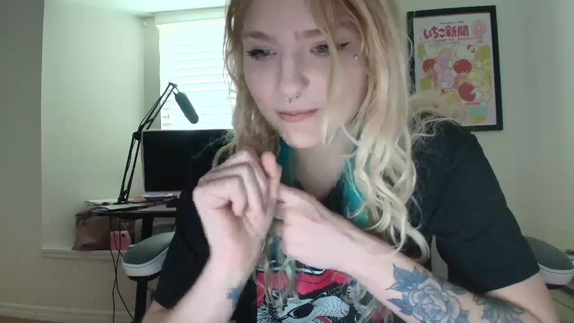 Gallery image thumbnail from DuckChan0's myfreecams stream on, 06/04/2025, 14:43 image 2 of 20