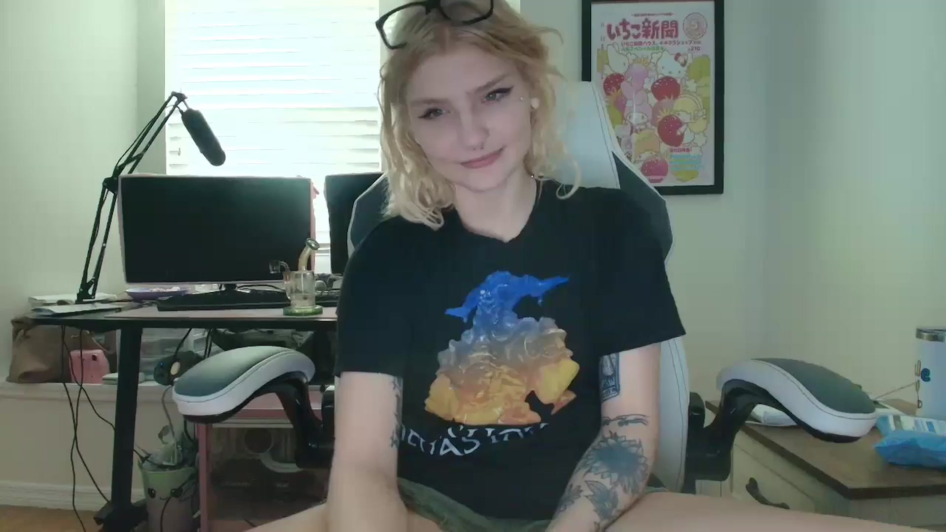 Gallery image thumbnail from DuckChan0's myfreecams stream on, 06/04/2025, 14:43 image 20 of 20