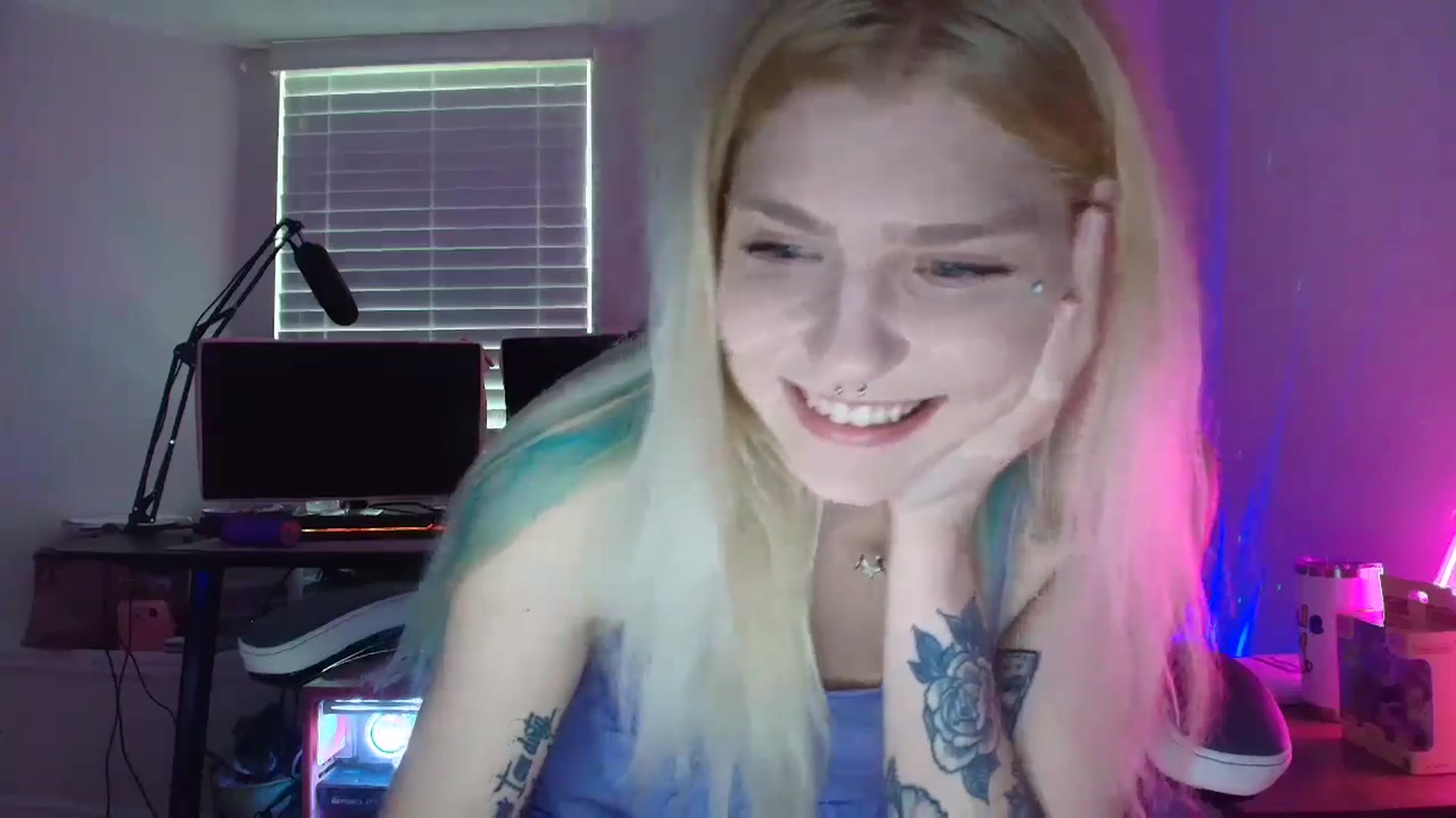 Gallery image thumbnail from DuckChan0's myfreecams stream on, 06/04/2025, 23:09 image 6 of 20