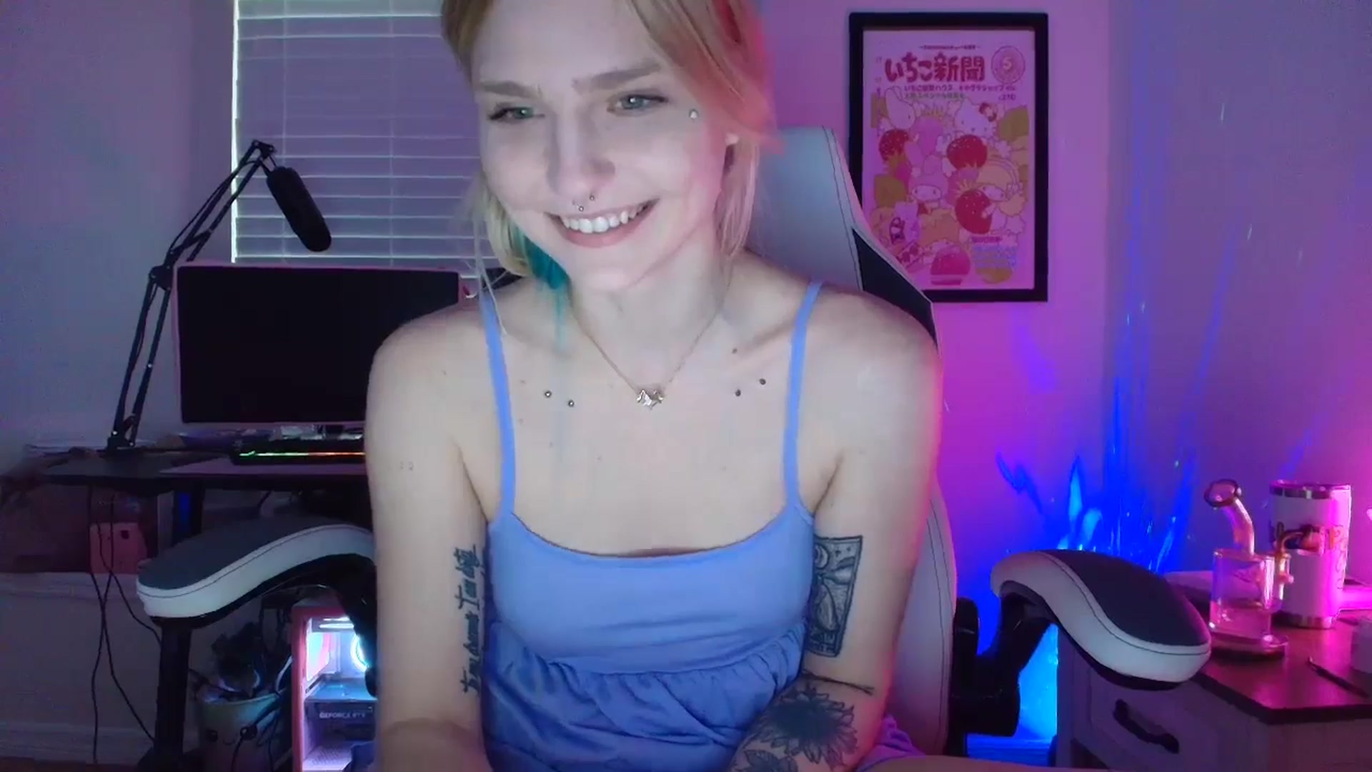 Gallery image thumbnail from DuckChan0's myfreecams stream on, 06/04/2025, 23:48 image 15 of 20
