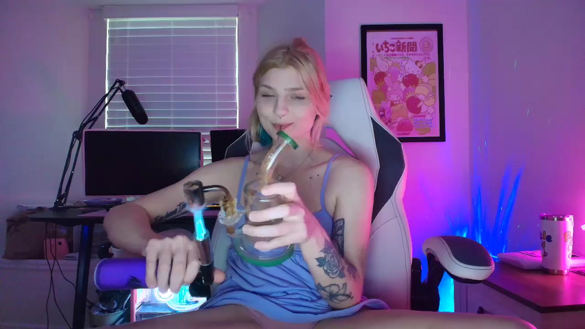 Gallery image thumbnail from DuckChan0's myfreecams stream on, 06/04/2025, 23:48 image 17 of 20
