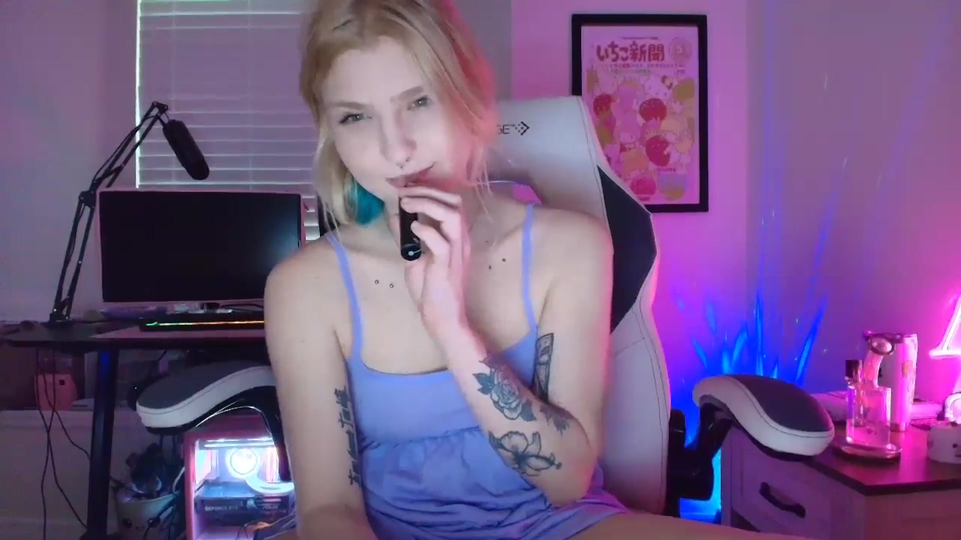 Gallery image thumbnail from DuckChan0's myfreecams stream on, 06/04/2025, 23:48 image 20 of 20