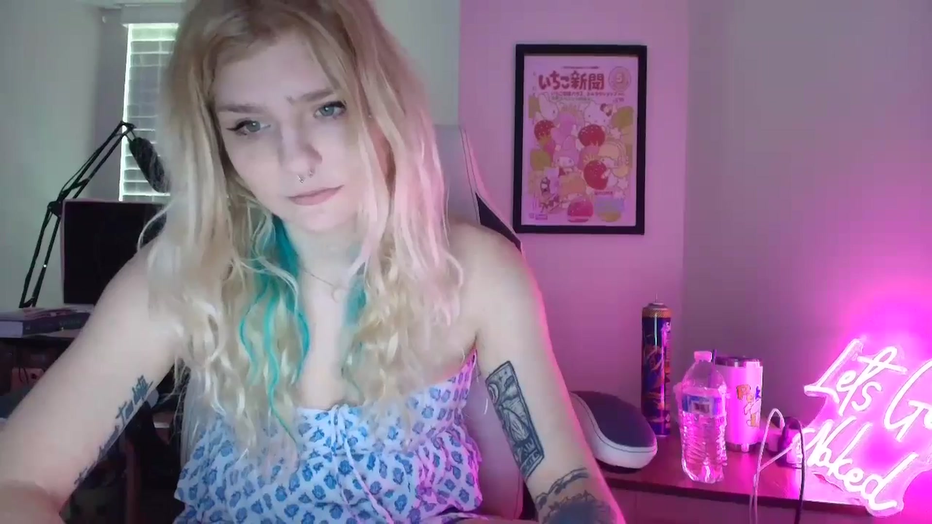 Gallery image thumbnail from DuckChan0's myfreecams stream on, 06/05/2025, 14:58 image 13 of 20