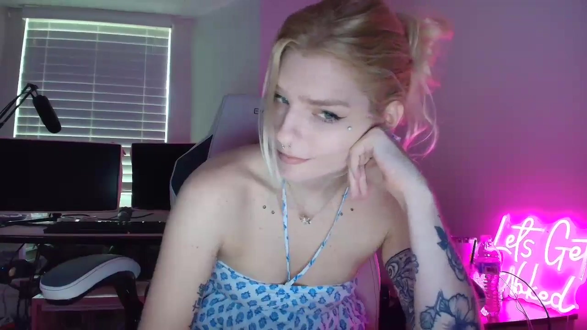 Gallery image thumbnail from DuckChan0's myfreecams stream on, 06/05/2025, 14:58 image 3 of 20