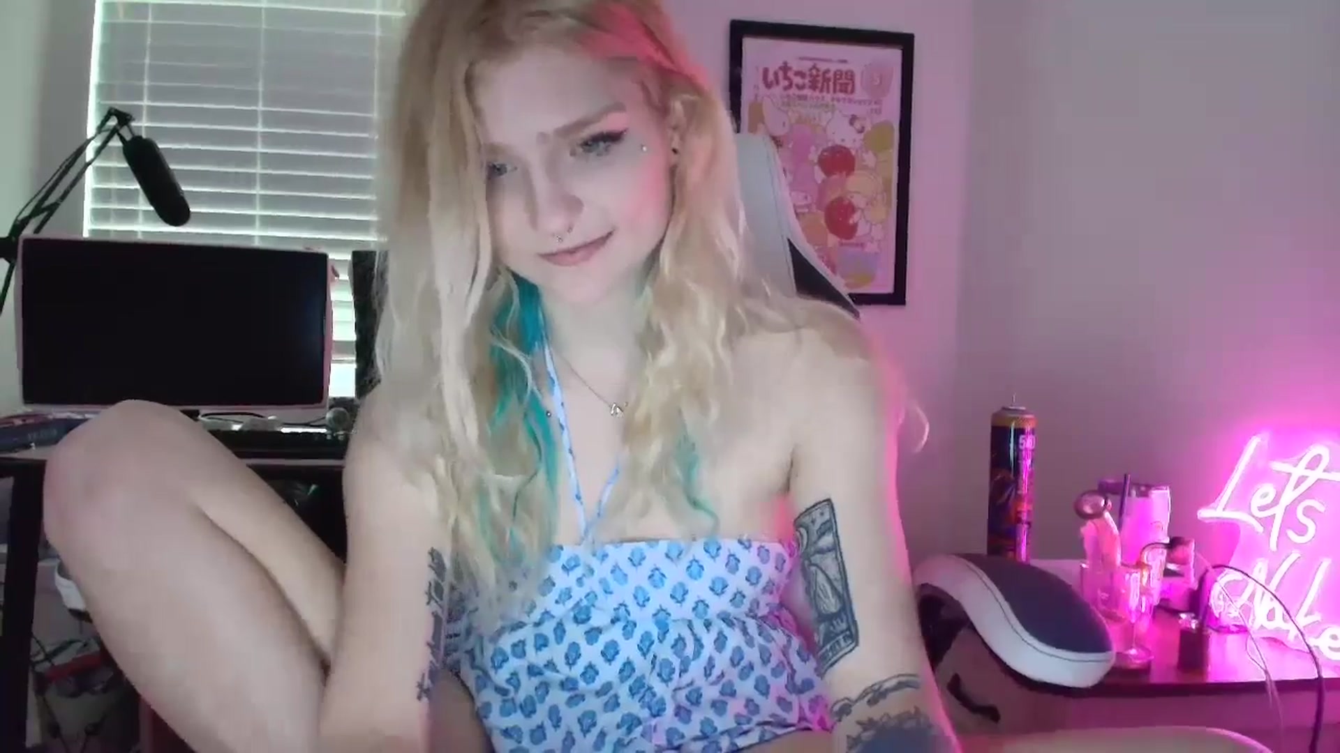 Gallery image thumbnail from DuckChan0's myfreecams stream on, 06/05/2025, 15:25 image 9 of 20