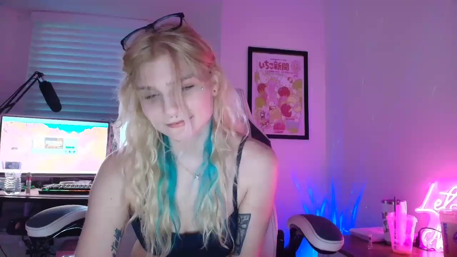 Gallery image thumbnail from DuckChan0's myfreecams stream on, 06/06/2025, 24:47 image 5 of 20