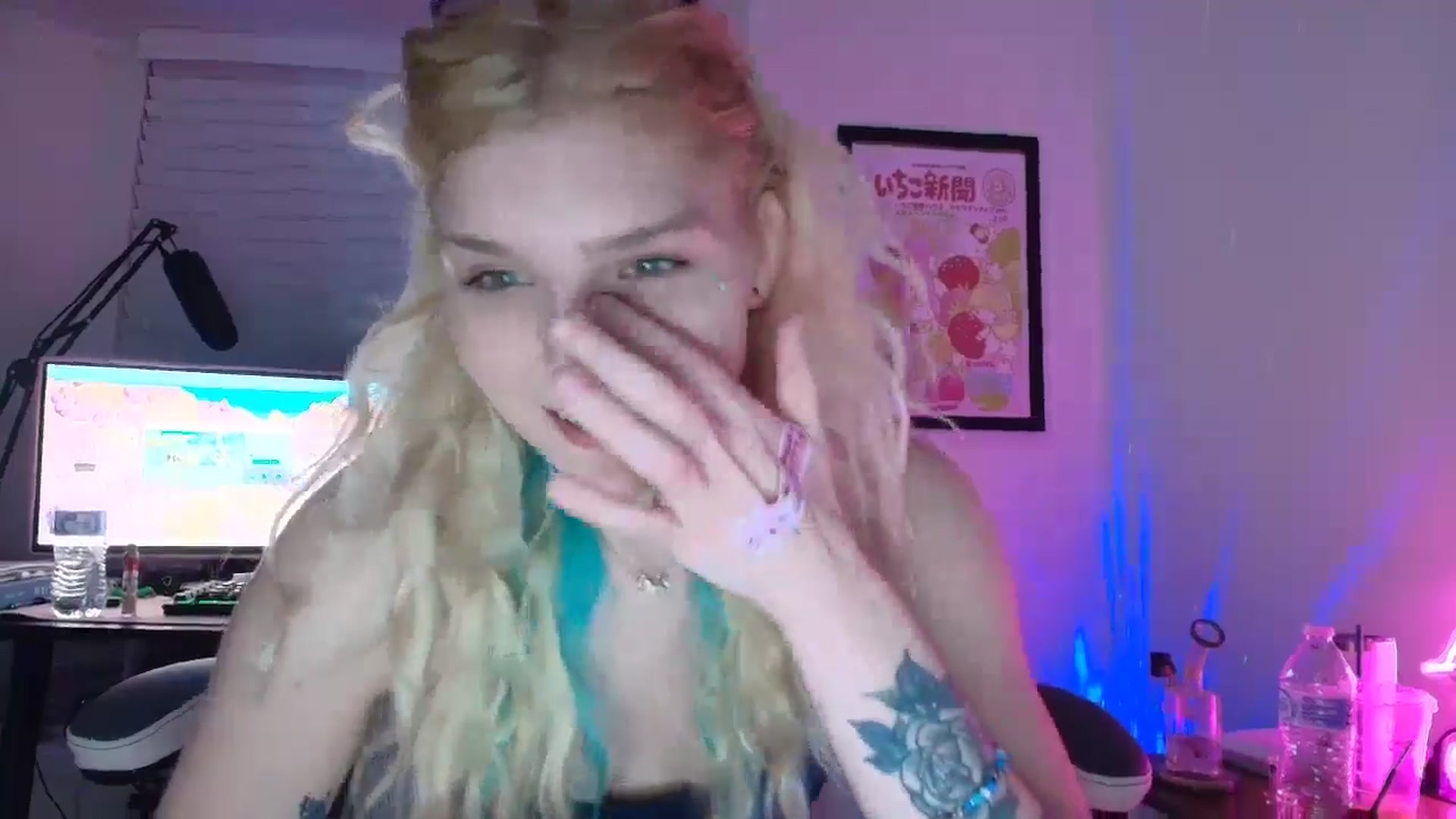 Gallery image thumbnail from DuckChan0's myfreecams stream on, 06/06/2025, 24:47 image 17 of 20