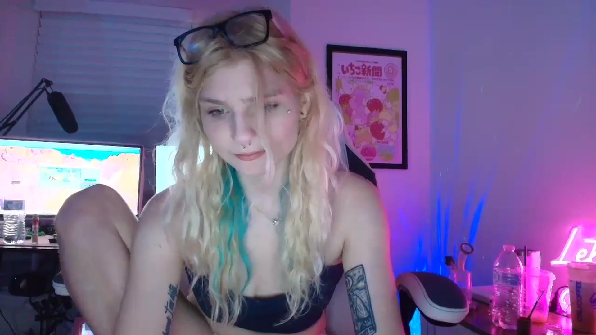 Gallery image thumbnail from DuckChan0's myfreecams stream on, 06/06/2025, 24:47 image 11 of 20