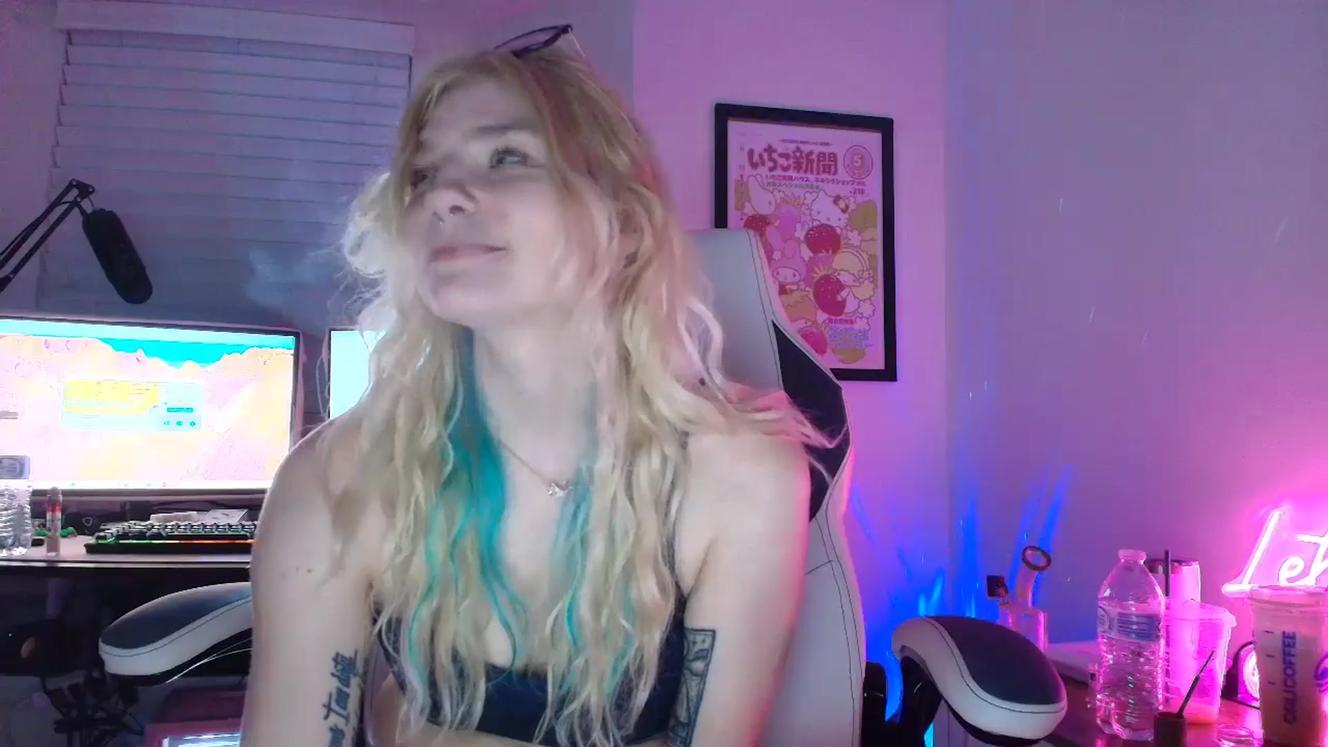 Gallery image thumbnail from DuckChan0's myfreecams stream on, 06/06/2025, 24:47 image 13 of 20