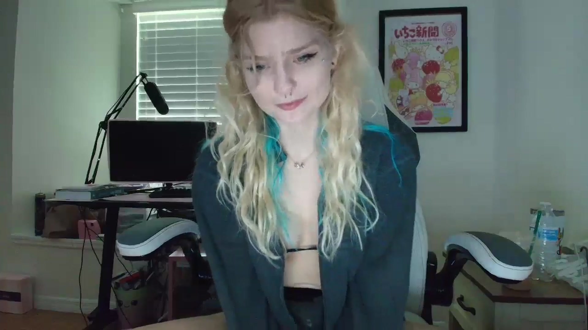 Gallery image thumbnail from DuckChan0's myfreecams stream on, 06/06/2025, 15:53 image 6 of 20
