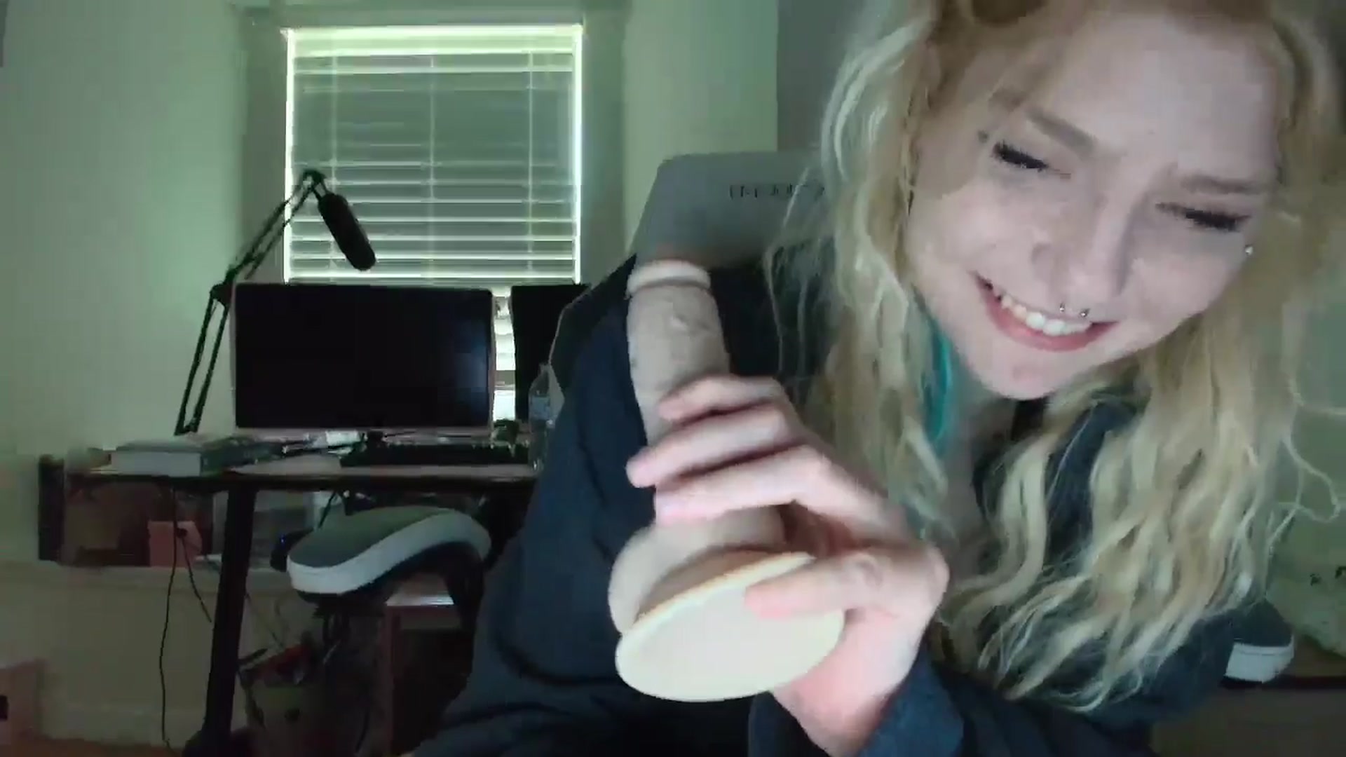 Gallery image thumbnail from DuckChan0's myfreecams stream on, 06/06/2025, 16:26 image 20 of 20