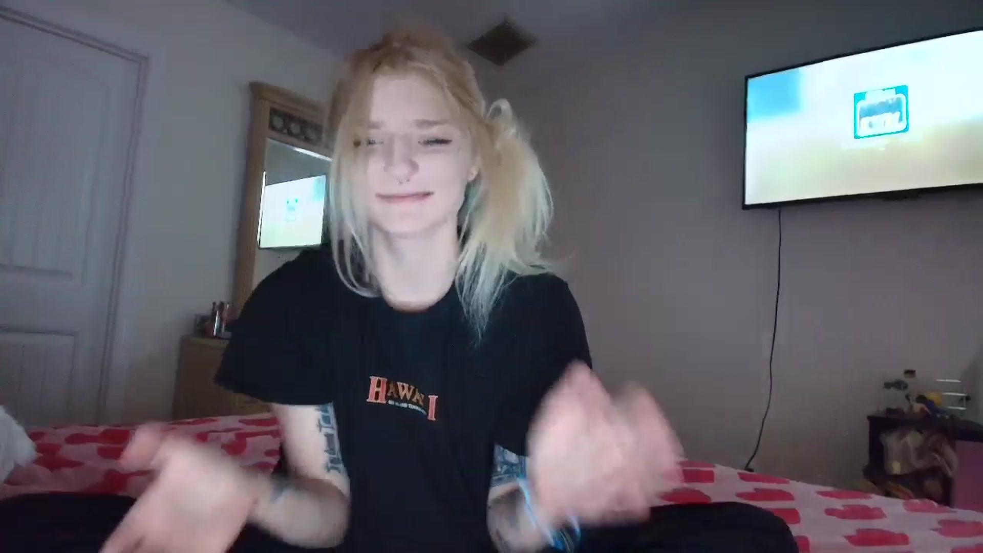 Gallery image thumbnail from DuckChan0's myfreecams stream on, 06/07/2025, 23:05 image 7 of 20