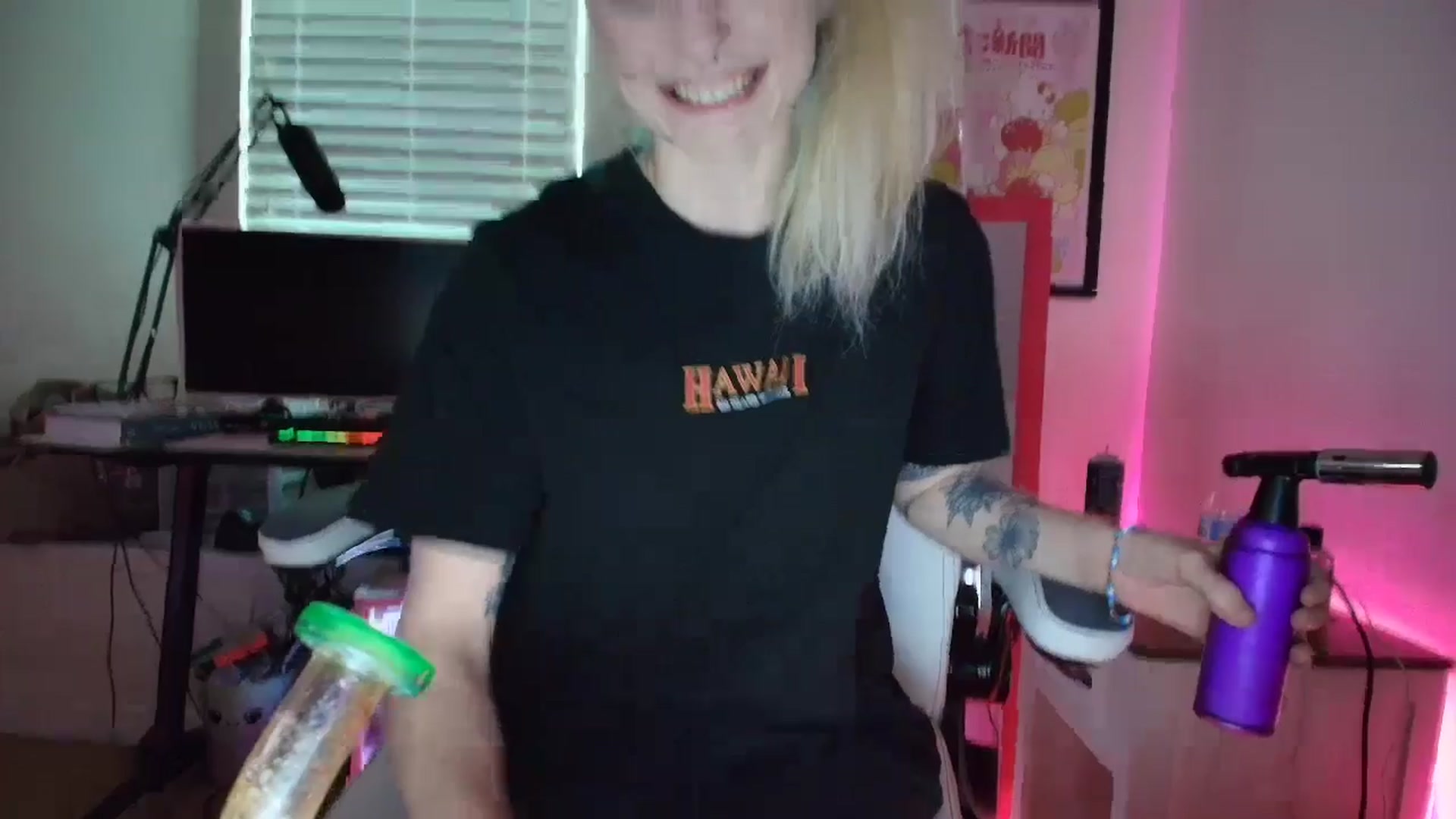 Gallery image thumbnail from DuckChan0's myfreecams stream on, 06/07/2025, 23:05 image 12 of 20
