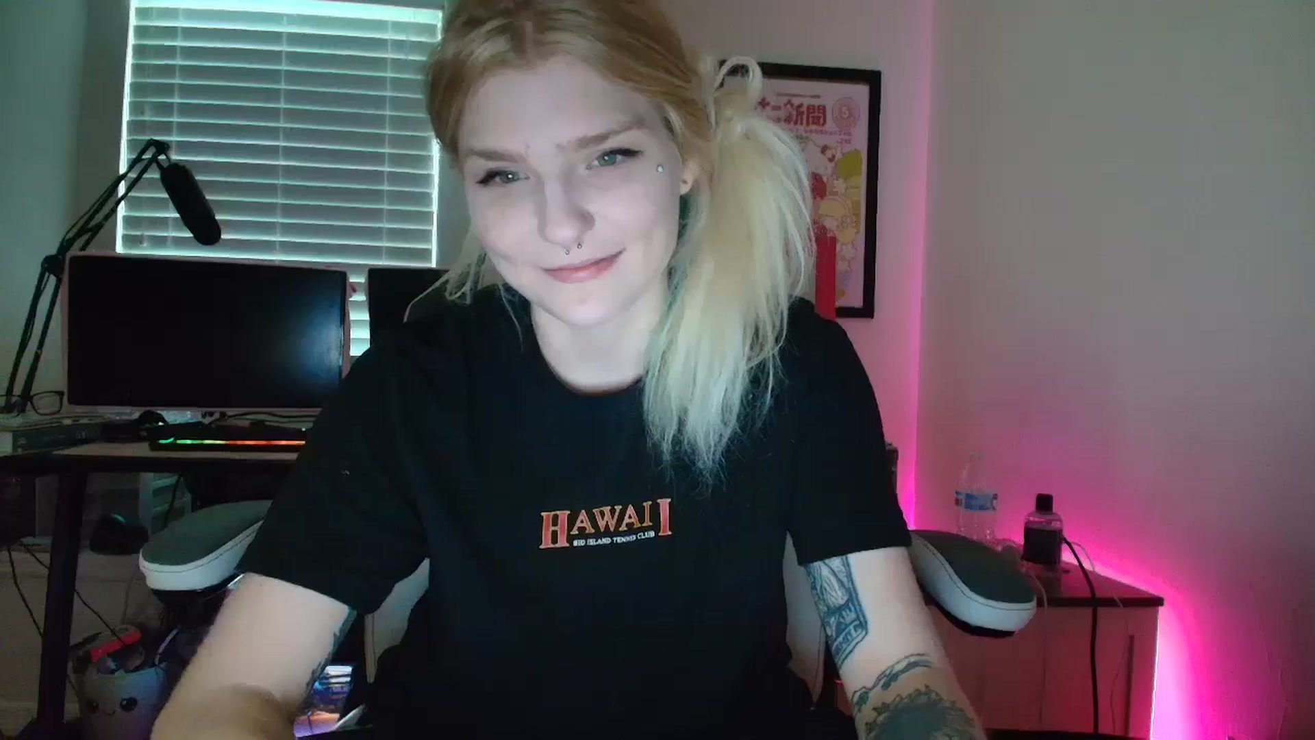 Gallery image thumbnail from DuckChan0's myfreecams stream on, 06/07/2025, 23:05 image 20 of 20
