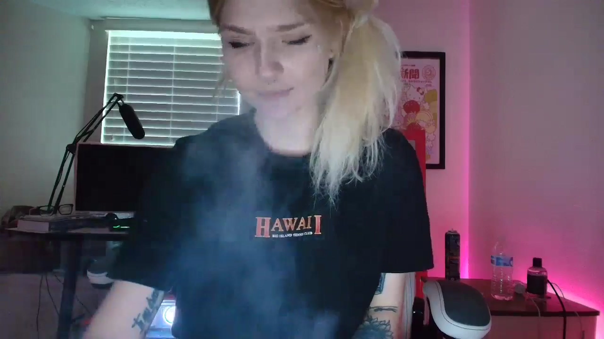 Gallery image thumbnail from DuckChan0's myfreecams stream on, 06/07/2025, 23:05 image 15 of 20