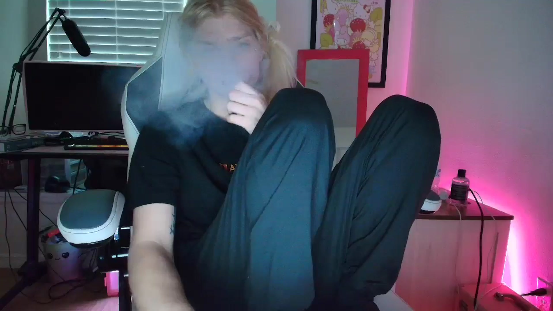 Gallery image thumbnail from DuckChan0's myfreecams stream on, 06/07/2025, 23:05 image 19 of 20