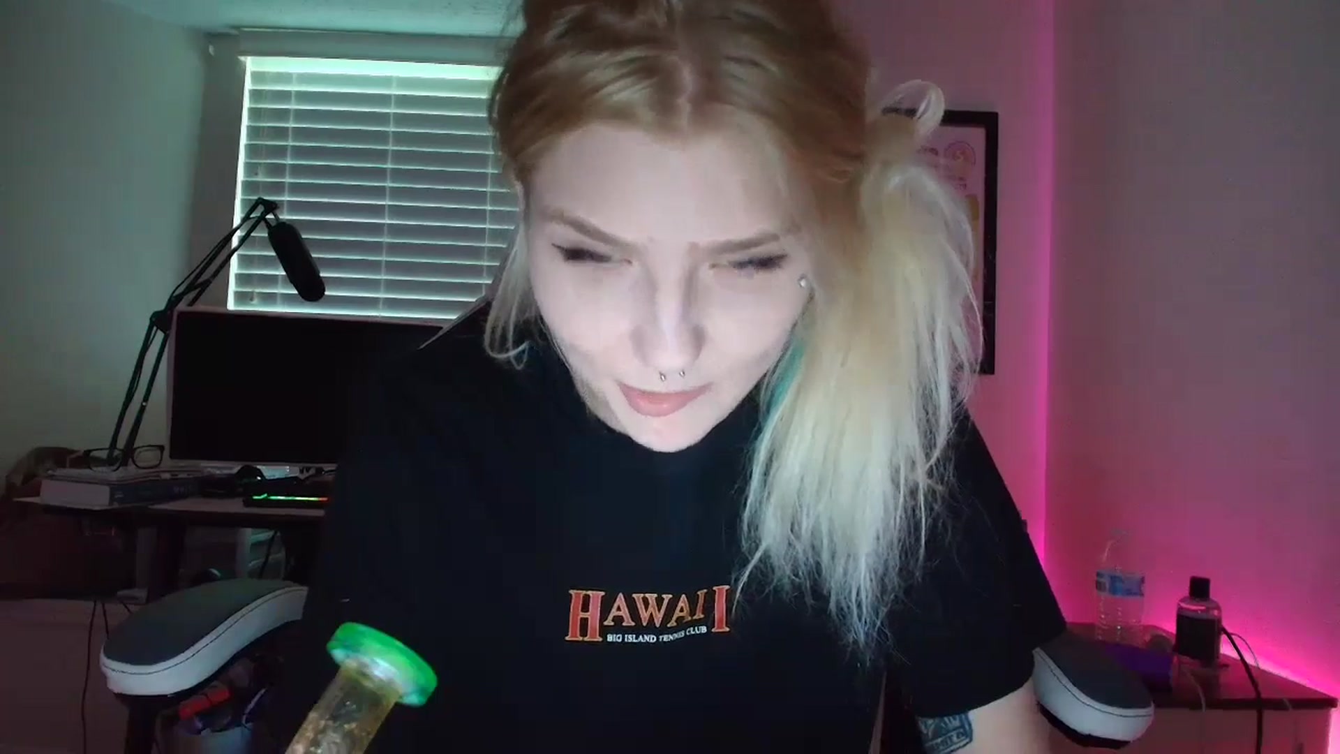 Gallery image thumbnail from DuckChan0's myfreecams stream on, 06/07/2025, 23:05 image 11 of 20