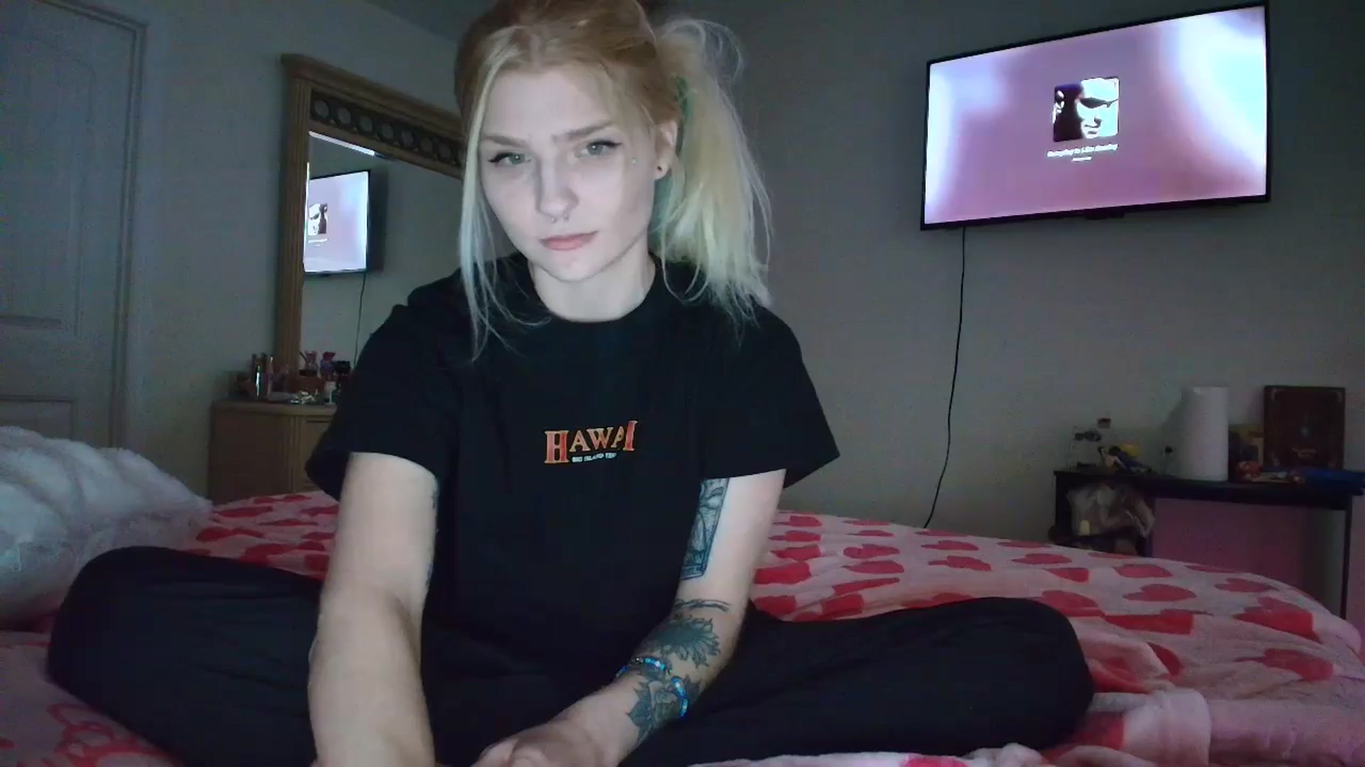 Gallery image thumbnail from DuckChan0's myfreecams stream on, 06/07/2025, 23:05 image 1 of 20