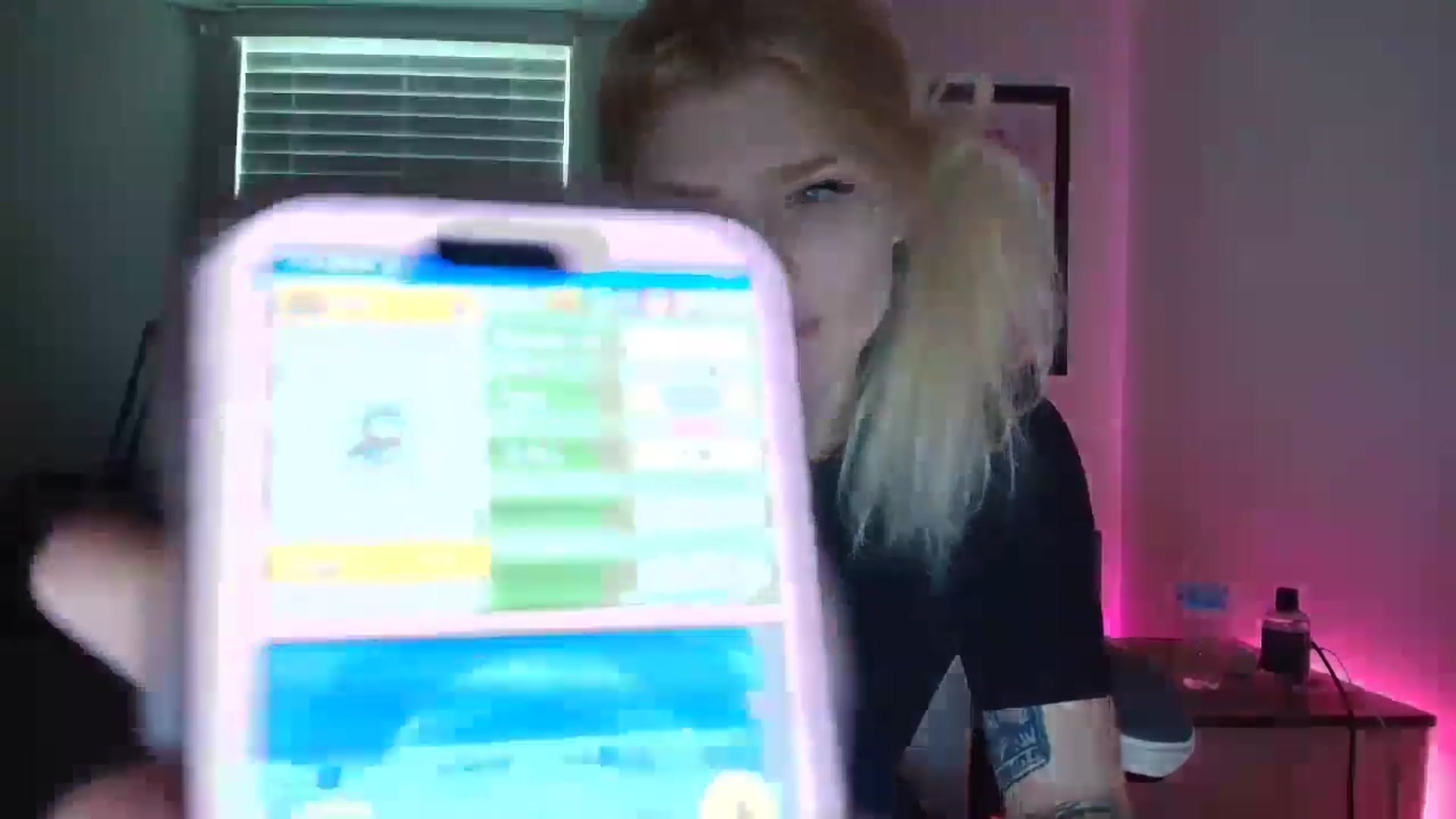 Gallery image thumbnail from DuckChan0's myfreecams stream on, 06/07/2025, 23:05 image 14 of 20