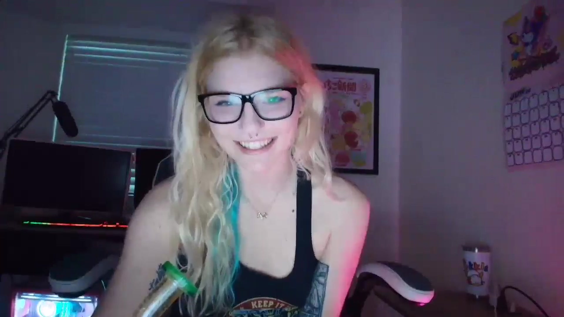 Gallery image thumbnail from DuckChan0's myfreecams stream on, 06/09/2025, 24:51 image 6 of 20