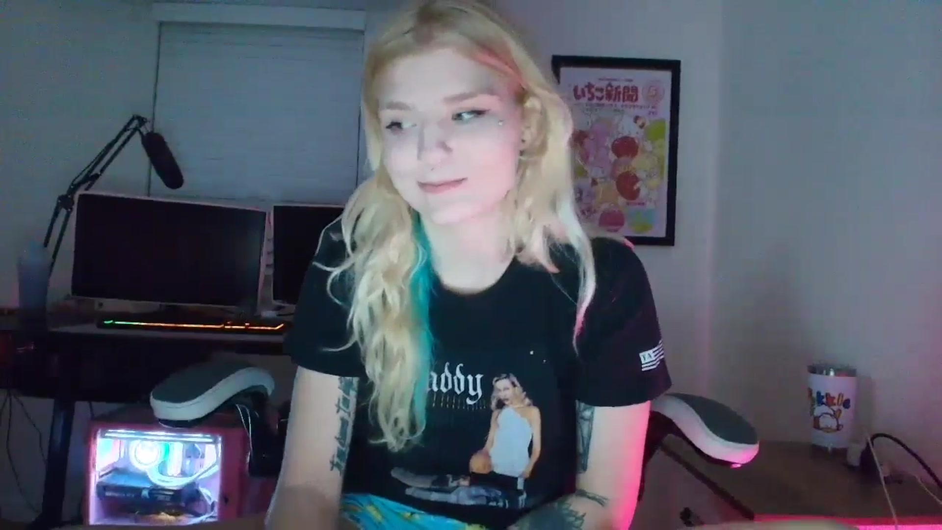 Gallery image thumbnail from DuckChan0's myfreecams stream on, 06/09/2025, 02:25 image 3 of 20