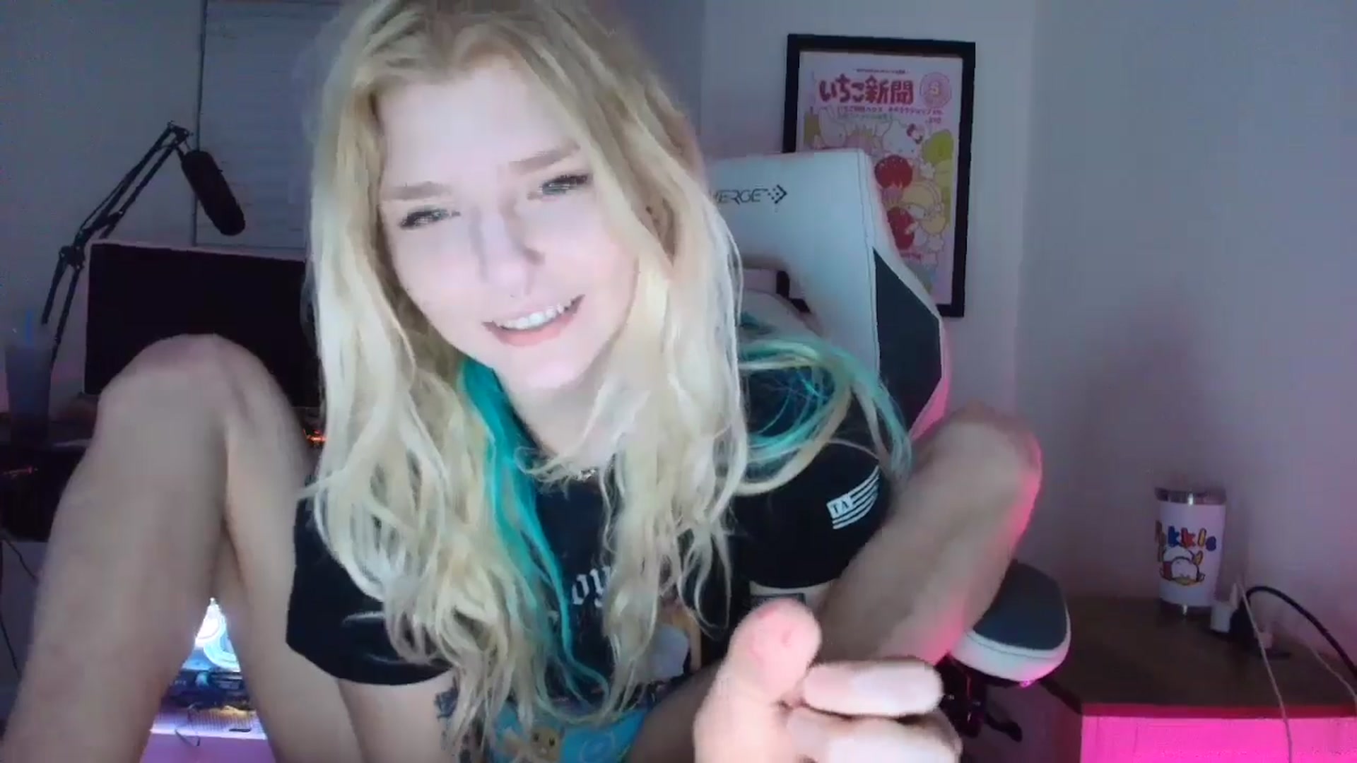Gallery image thumbnail from DuckChan0's myfreecams stream on, 06/09/2025, 02:25 image 8 of 20