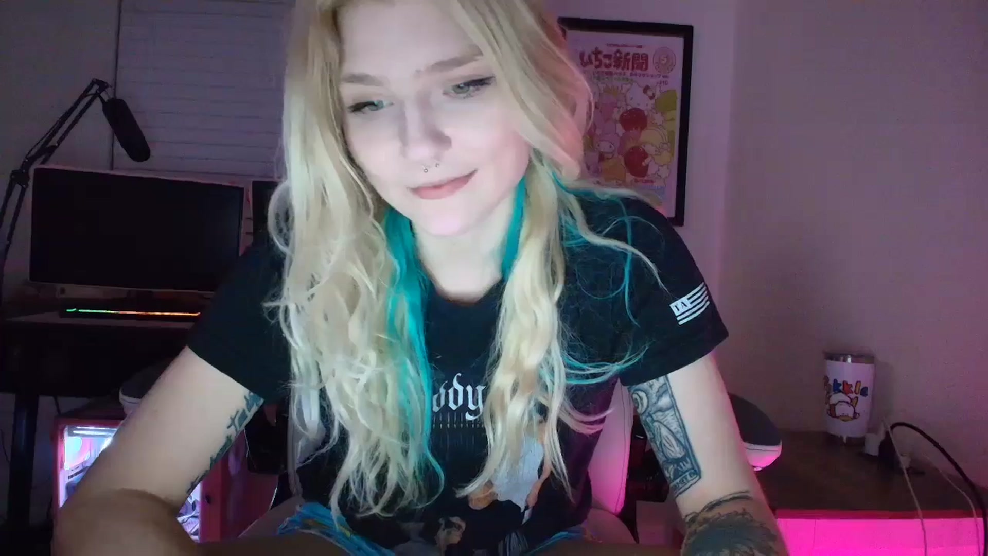 Gallery image thumbnail from DuckChan0's myfreecams stream on, 06/09/2025, 02:25 image 11 of 20