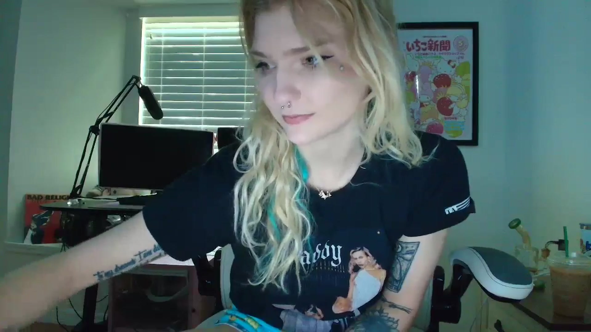 Gallery image thumbnail from DuckChan0's myfreecams stream on, 06/09/2025, 13:15 image 9 of 20