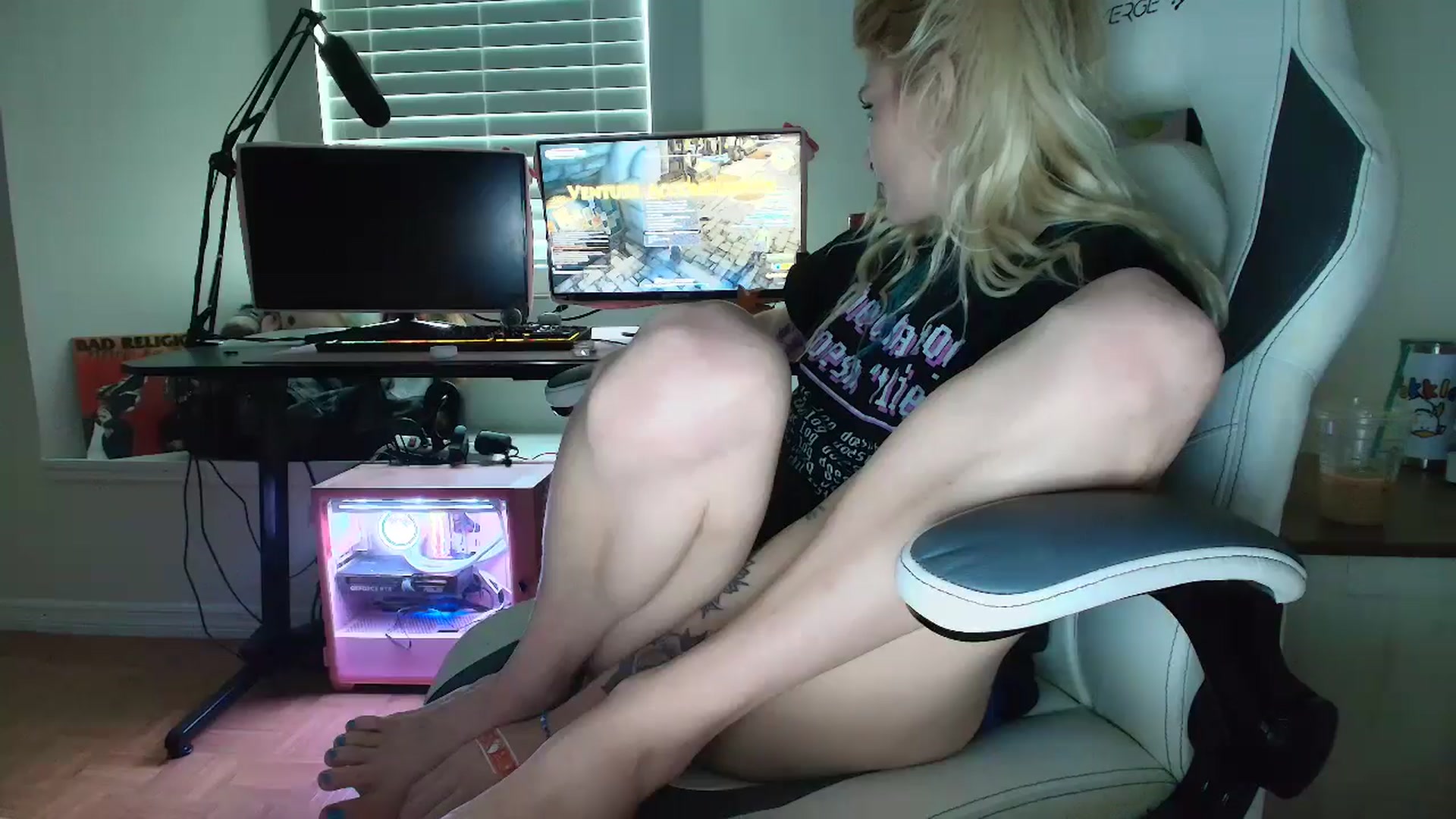 Gallery image thumbnail from DuckChan0's myfreecams stream on, 06/09/2025, 14:49 image 4 of 20