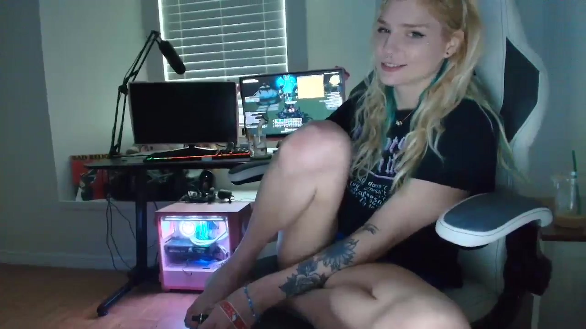 Gallery image thumbnail from DuckChan0's myfreecams stream on, 06/09/2025, 14:49 image 18 of 20