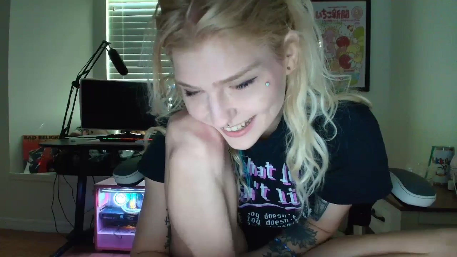 Gallery image thumbnail from DuckChan0's myfreecams stream on, 06/09/2025, 14:49 image 5 of 20