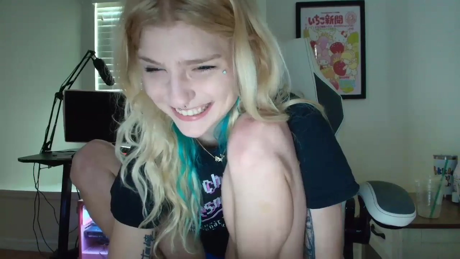 Gallery image thumbnail from DuckChan0's myfreecams stream on, 06/09/2025, 15:44 image 11 of 20