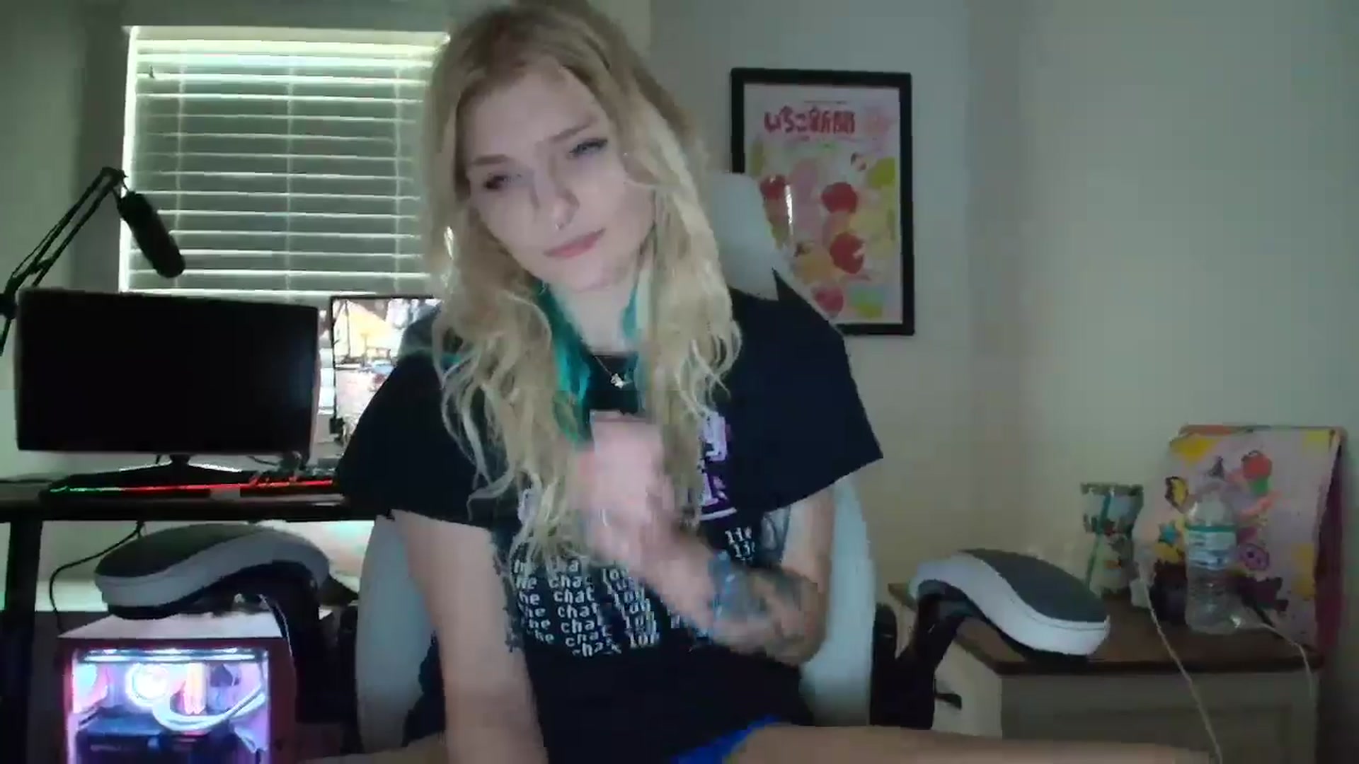 Gallery image thumbnail from DuckChan0's myfreecams stream on, 06/09/2025, 15:44 image 16 of 20