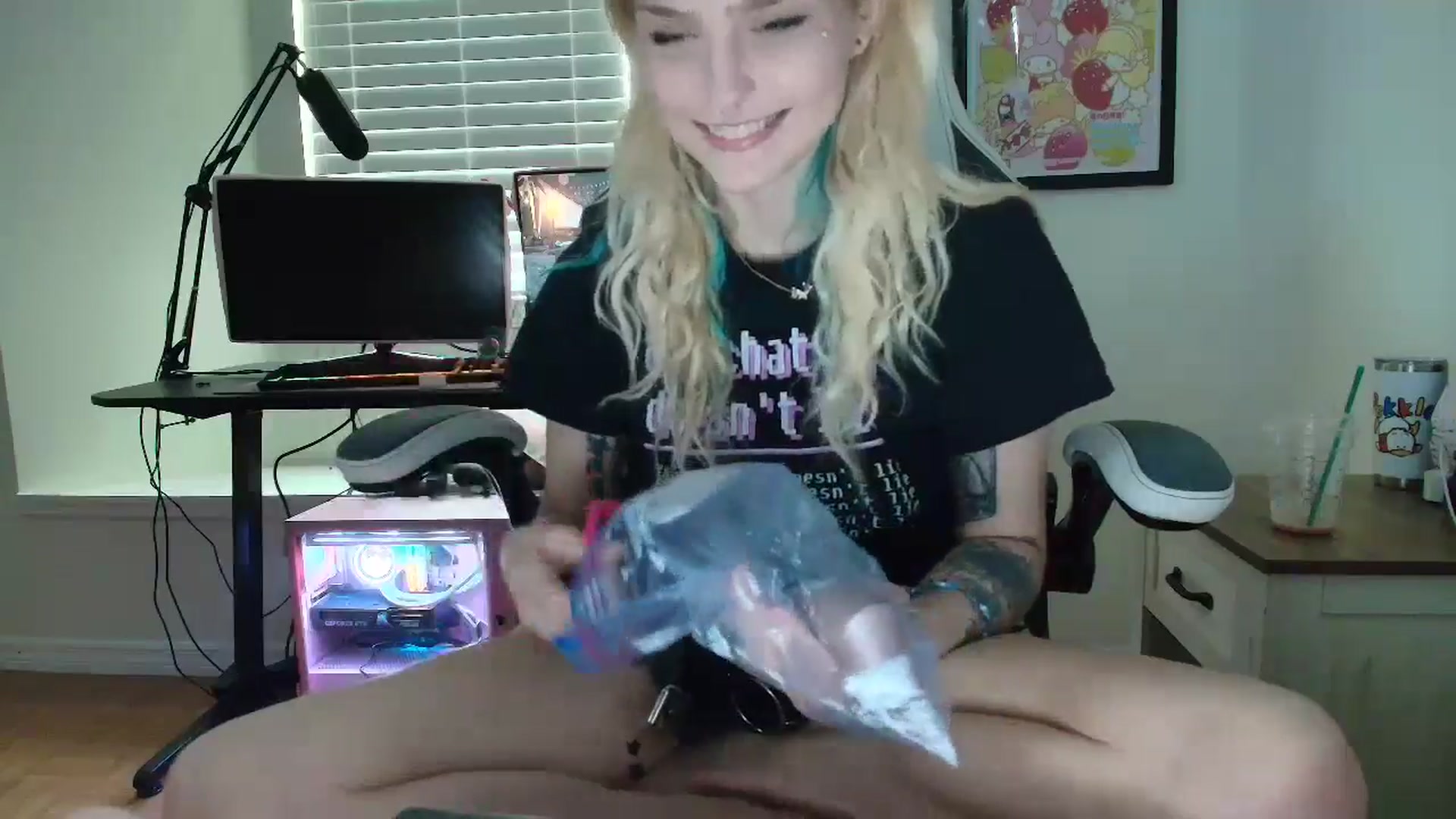 Gallery image thumbnail from DuckChan0's myfreecams stream on, 06/09/2025, 15:44 image 5 of 20